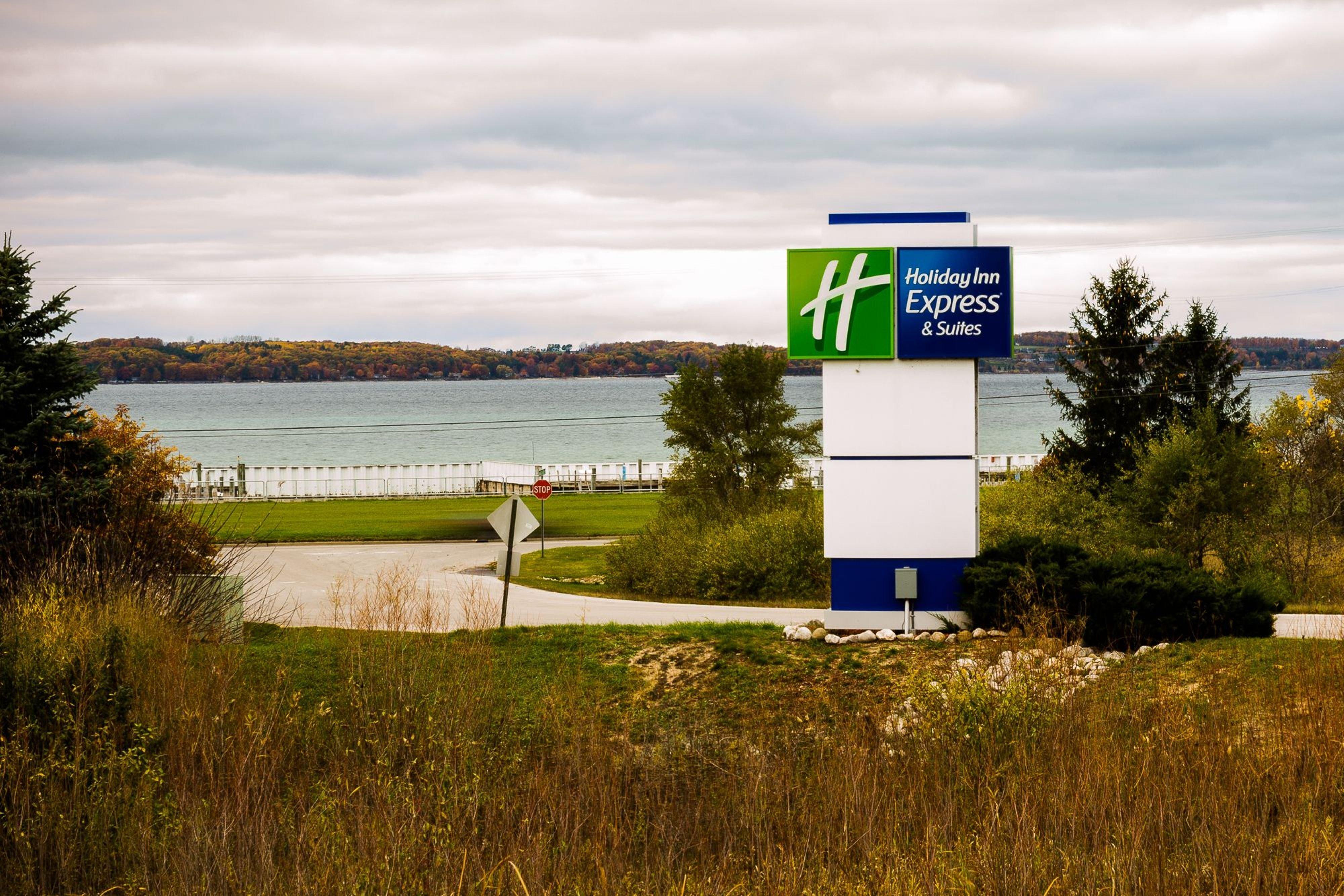 Holiday Inn Express Hotel & Suites Acme-Traverse City By Ihg Экстерьер фото